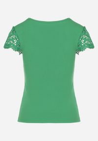 Born2be - Zielony T-shirt z Koronkową Wstawką z Prążkowanego Materiału Celalilena. Okazja: na spotkanie biznesowe, na co dzień. Kolor: zielony. Materiał: materiał, prążkowany, koronka. Styl: klasyczny, casual, elegancki, biznesowy #5