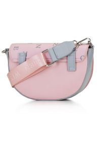 Wittchen - Damska listonoszka saddle bag w litery. Kolor: różowy. Wzór: nadruk, paski, gładki. Materiał: skórzane. Styl: elegancki, klasyczny. Rodzaj torebki: na ramię #3