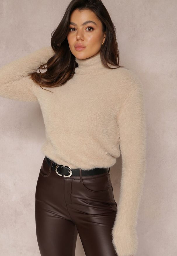 Renee - Beżowy Golf Wełniany Cheki. Typ kołnierza: golf. Kolor: beżowy. Materiał: wełna. Długość rękawa: długi rękaw. Długość: długie
