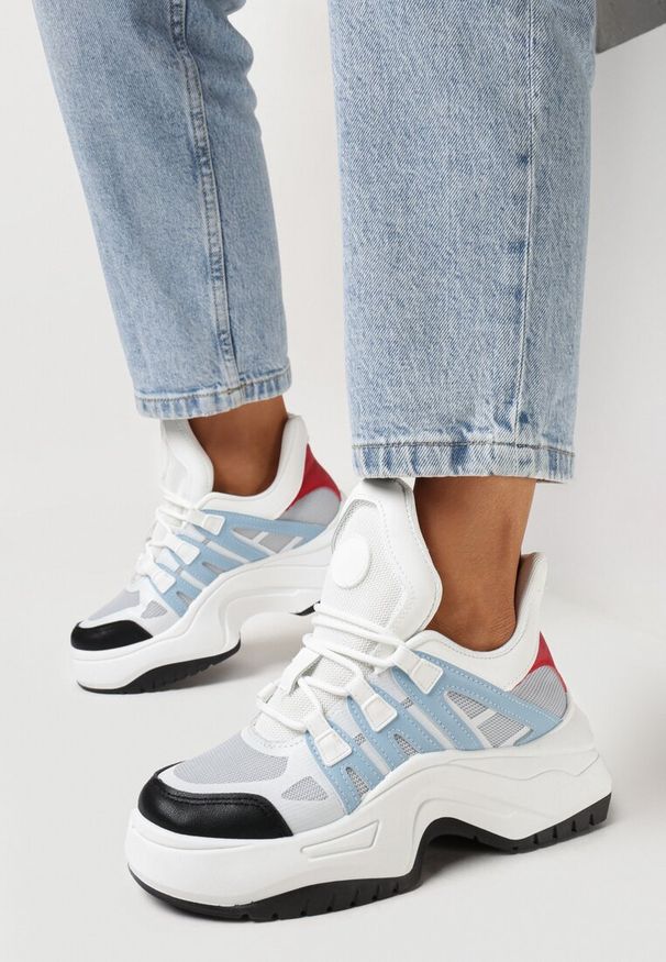 Born2be - Biało-Niebieskie Sneakersy na Grubej Podeszwie ze Żłobieniami i Przeszyciami Arilne. Okazja: na co dzień. Kolor: biały, niebieski