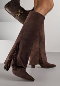 Renee - Brązowe Kozaki na Słupkowym Obcasie z Cholewką Imitującą Nogawkę z Frędzlami Linafela. Kolor: brązowy. Materiał: koronka, zamsz. Szerokość cholewki: normalna. Obcas: na obcasie. Styl: elegancki. Wysokość obcasa: średni #1