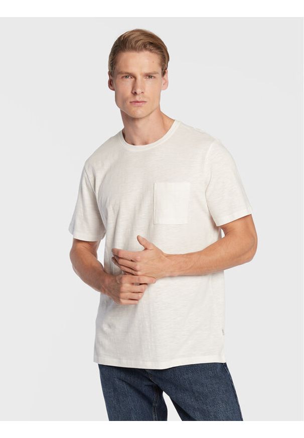 Casual Friday T-Shirt Thor 20504283 Biały Regular Fit. Okazja: na co dzień. Kolor: biały. Materiał: bawełna. Styl: casual