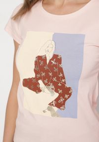 Born2be - Jasnoróżowy Bawełniany T-shirt z Ozdobnym Nadrukiem Setonisea. Okazja: na co dzień. Kolor: różowy. Materiał: bawełna. Wzór: nadruk. Styl: casual