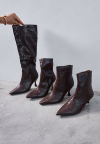 Renee - Brązowe Kozaki Vices na Szpilce w Stylu Slouchy z Efektem Cracked Todvire. Okazja: na co dzień. Kolor: brązowy. Materiał: jeans. Obcas: na szpilce. Styl: casual, elegancki #2