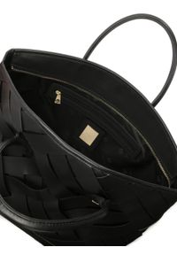 Kazar - Czarna torebka z przeplatanej skóry. Kolor: czarny. Wzór: paski. Materiał: skórzane. Styl: casual #7