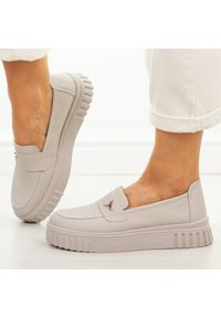 Beżowe skórzane półbuty damskie Vinceza 93218. Okazja: na co dzień. Kolor: beżowy. Materiał: skóra. Sezon: wiosna, lato. Styl: casual, klasyczny, elegancki #1