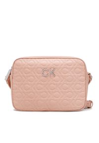 Calvin Klein Torebka Re-Lock Camera Bag Emb Mono K60K610199 Różowy. Kolor: różowy. Materiał: skórzane #1