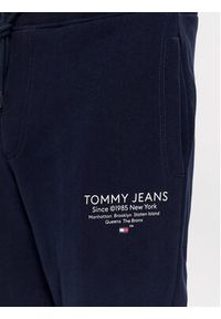 Tommy Jeans Spodnie dresowe Entry Graphic DM0DM18357 Granatowy Slim Fit. Kolor: niebieski. Materiał: bawełna #2