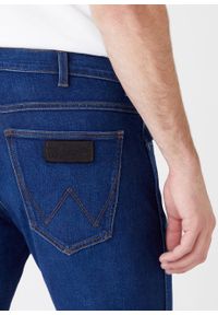 Wrangler - WRANGLER LARSTON MĘSKIE SPODNIE JEANSOWE THE BULLSEYE W18SYI39K