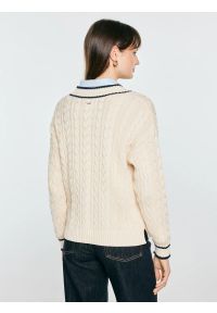 Big-Star - sweter damski bawełniany z dekoltem v-neck kremowy calia 103. Kolor: kremowy. Materiał: bawełna. Wzór: ze splotem, jednolity #5