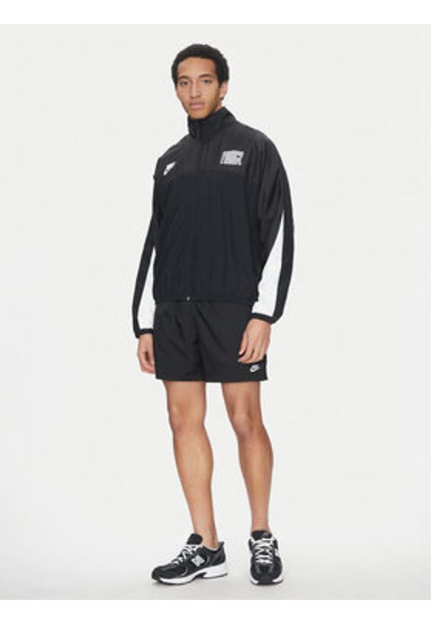 Nike Kurtka przejściowa FB6980 Czarny Loose Fit. Kolor: czarny. Materiał: syntetyk