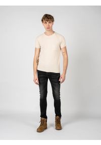 Xagon Man T-shirt | P20081 D12501 | Mężczyzna | Beżowy. Okazja: na co dzień. Kolor: beżowy. Materiał: bawełna, len, akryl. Wzór: aplikacja. Styl: casual #1
