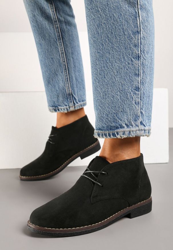 Renee - Czarne Krótkie Botki z Ekozamszu ze Sznurowaną Cholewką Torige. Okazja: na co dzień. Kolor: czarny. Materiał: jeans. Szerokość cholewki: normalna. Obcas: na obcasie. Styl: elegancki, casual. Wysokość obcasa: średni