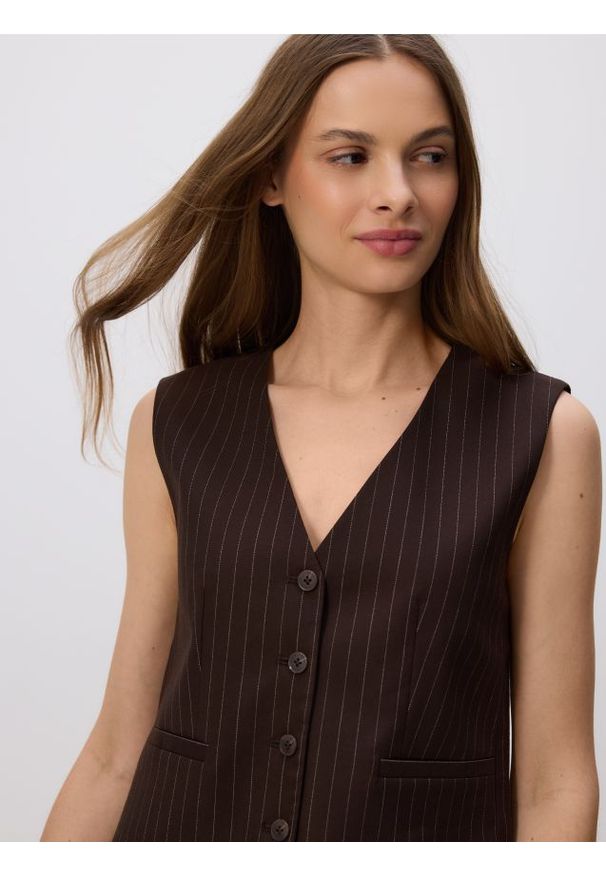 Reserved - Garniturowa kamizelka z wiskozą - ciemnobrązowy. Kolor: brązowy. Materiał: wiskoza