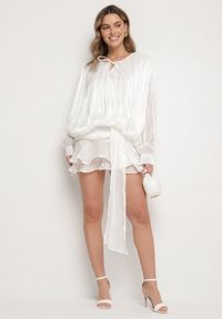 Born2be - Biała Sukienka o Bufiastym Kroju z Falbanami Trenem i Wiązaniem Lunalina. Kolor: biały. Styl: elegancki, klasyczny #2