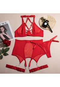 Intica - Komplet bielizny trzyczęściowy z delikatnymi detalami Hotske. Kolor: czerwony. Materiał: tkanina, koronka. Wzór: koronka #1