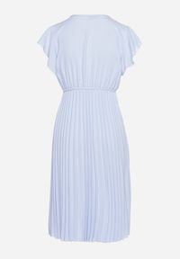 Born2be - Jasnoniebieska Sukienka Rozkloszowana Midi z Plisowanym Dołem Sabara. Okazja: na co dzień. Kolor: niebieski. Materiał: skóra. Styl: casual. Długość: midi #3