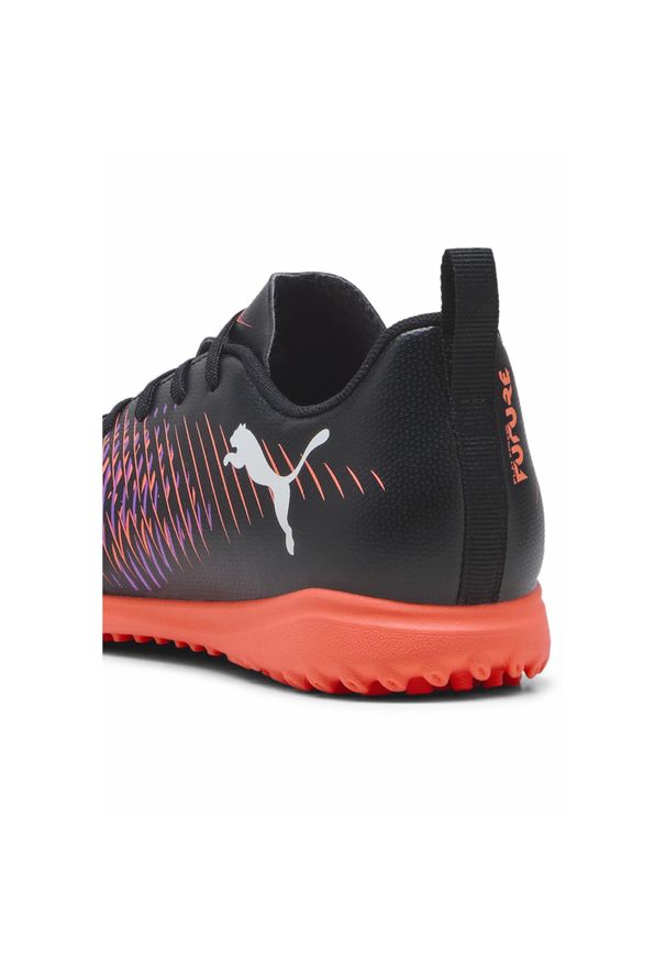 Puma - Młodzieżowe buty piłkarskie FUTURE 8 PLAY TT PUMA Black White Glowing Red. Kolor: biały, czerwony, wielokolorowy, czarny. Sport: piłka nożna