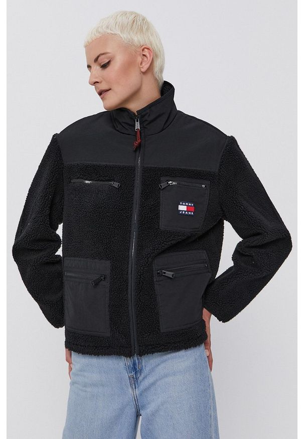 Tommy Jeans Kurtka damska kolor czarny przejściowa. Kolor: czarny. Materiał: poliester