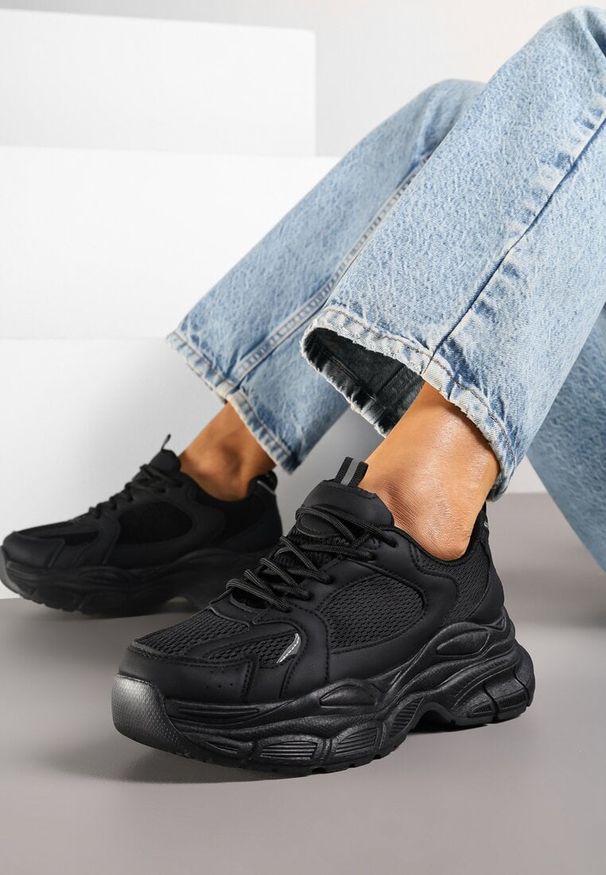 Born2be - Czarne Sneakersy Vices na Grubej Podeszwie z Tłoczeniami Nativine. Okazja: na co dzień. Kolor: czarny. Materiał: jeans