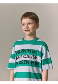 Reserved - Bawełniany t-shirt w paski - jasnoniebieski. Kolor: niebieski. Materiał: bawełna. Wzór: paski #1