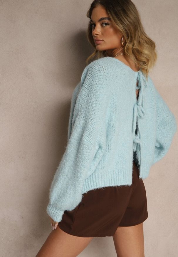 Renee - Niebieski Kardigan z Wełną o Kroju Oversize z Wiązanymi Kokardami Elearina. Okazja: na co dzień. Typ kołnierza: kokarda. Kolor: niebieski. Materiał: wełna. Styl: elegancki, casual, street