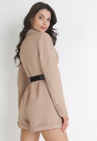 Born2be - Beżowy Kombinezon o Kroju Marynarki z Paskiem Phariso. Okazja: na spotkanie biznesowe, na co dzień. Kolor: beżowy. Materiał: jeans. Długość rękawa: długi rękaw. Długość: długie. Styl: casual, klasyczny, biznesowy, wizytowy #3