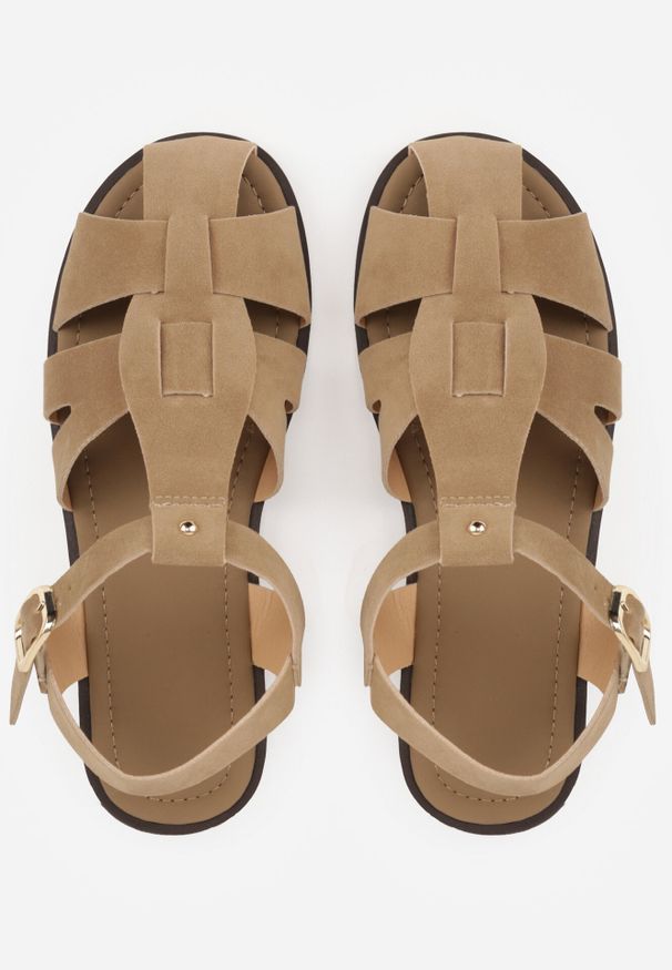 Born2be - Ciemnobeżowe Sandały Gladiatorki z Imitacji Nubuku z Klamerką Belenatia. Zapięcie: pasek. Kolor: beżowy. Materiał: nubuk. Sezon: lato. Styl: klasyczny