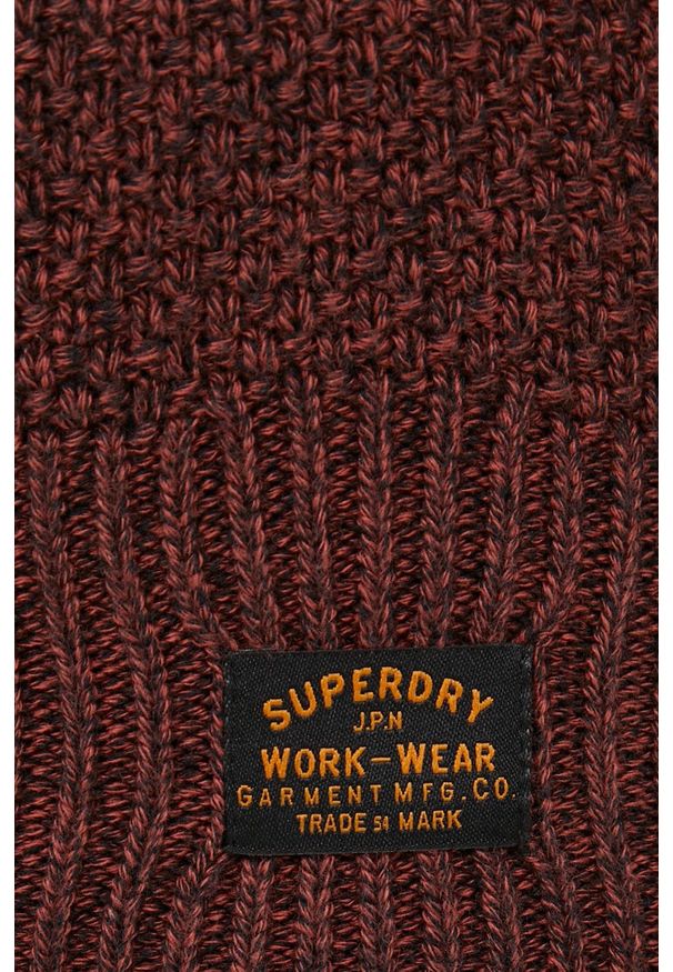 Superdry Sweter bawełniany męski kolor bordowy. Okazja: na co dzień. Kolor: czerwony. Materiał: bawełna. Długość rękawa: długi rękaw. Długość: długie. Wzór: ze splotem. Styl: casual