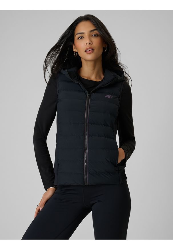 4f - 4F Bezrękawnik z wypełnieniem syntetycznym damski - czarny L. Kolor: czarny. Materiał: syntetyk. Długość rękawa: bez rękawów. Wzór: gładki