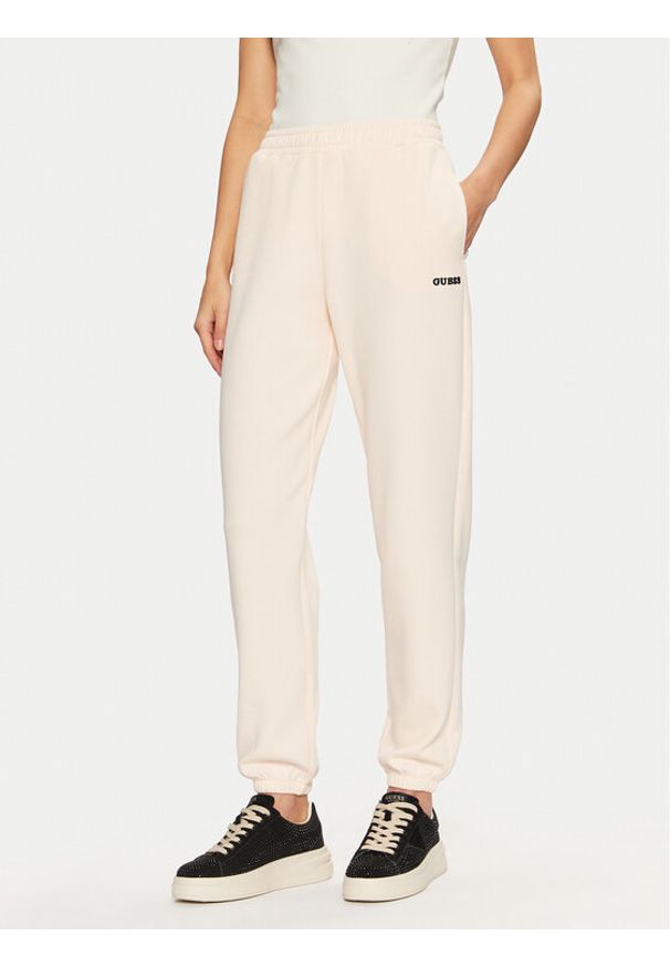 Guess Spodnie dresowe V5RB02 KCLD1 Écru Regular Fit. Kolor: kremowy. Materiał: syntetyk, bawełna