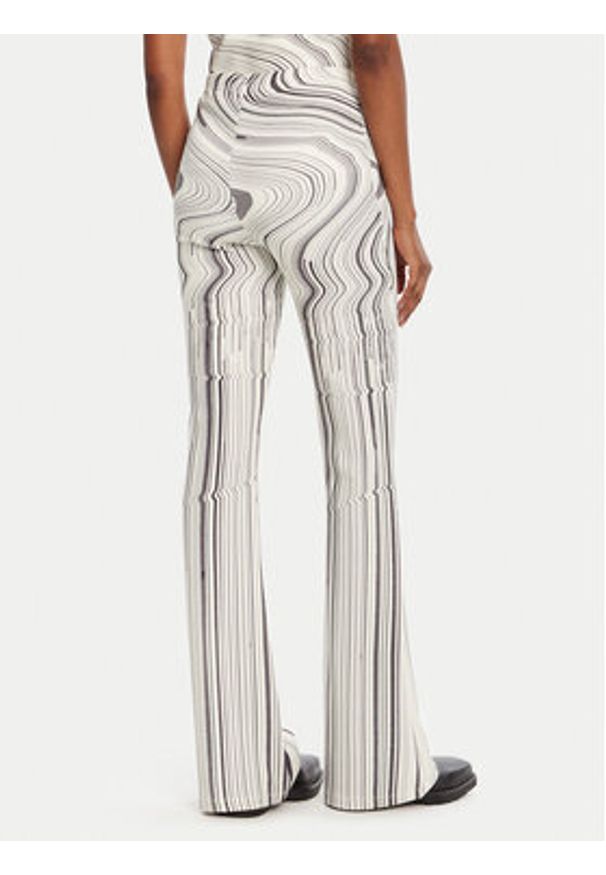 Desigual Spodnie materiałowe Chiara 25WWPK02 Écru Flare Fit. Kolor: kremowy. Materiał: syntetyk