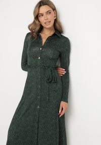 Born2be - Ciemnozielona Rozkloszowana Sukienka Koszulowa z Wiązanym Paskiem Cheresin. Kolor: zielony. Materiał: materiał. Typ sukienki: koszulowe. Długość: midi