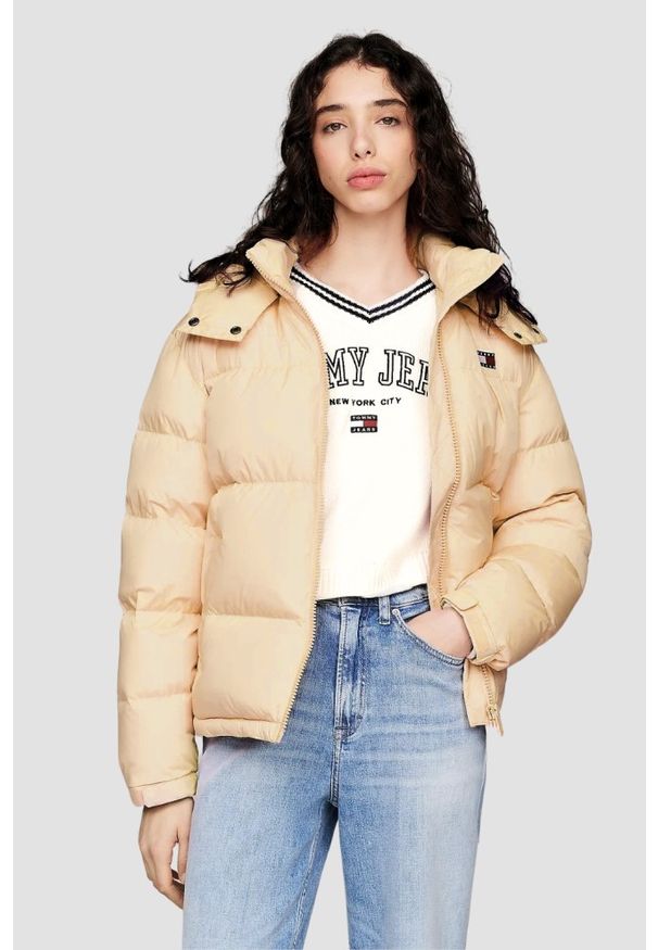 Tommy Jeans - TOMMY JEANS Żółta pikowana damska kurtka, Rozmiar M. Kolor: żółty. Materiał: poliester. Długość rękawa: długi rękaw. Długość: długie. Styl: elegancki