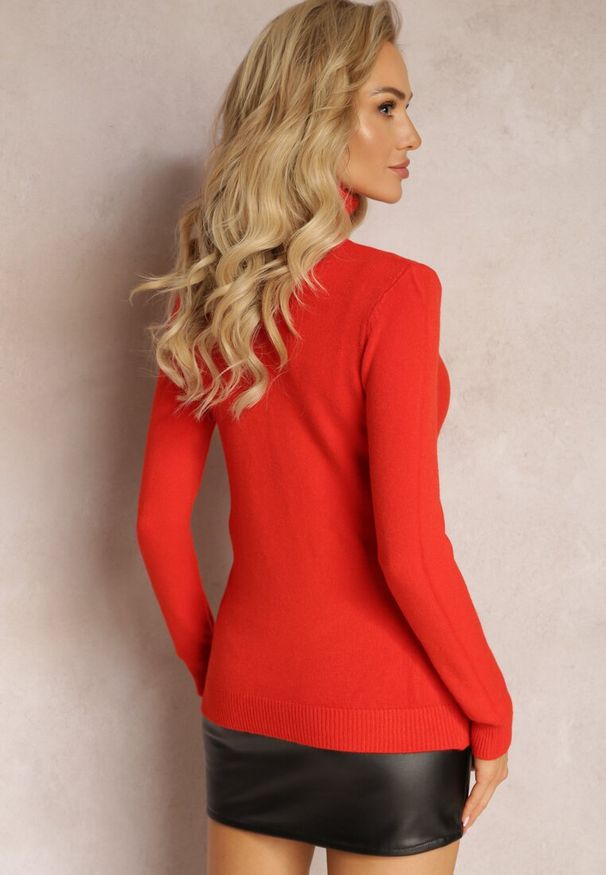 Renee - Pomarańczowy Golf Dzianinowy Apasge. Typ kołnierza: golf. Kolor: pomarańczowy. Materiał: dzianina. Długość rękawa: długi rękaw. Długość: długie. Styl: klasyczny