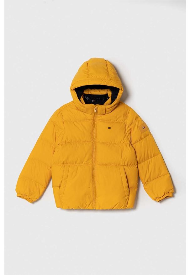 TOMMY HILFIGER - Tommy Hilfiger kurtka puchowa dziecięca kolor żółty. Okazja: na co dzień. Kolor: żółty. Materiał: puch. Styl: casual