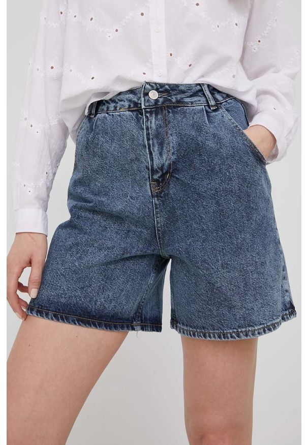 Answear Lab szorty jeansowe damskie gładkie high waist. Stan: podwyższony. Kolor: niebieski. Materiał: jeans. Wzór: gładki. Styl: wakacyjny