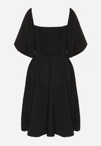 Born2be - Czarna Sukienka o Rozkloszowanym Kroju z Bufiastymi Rękawami Maradora. Okazja: na co dzień. Typ kołnierza: dekolt kwadratowy. Kolor: czarny. Styl: casual #7