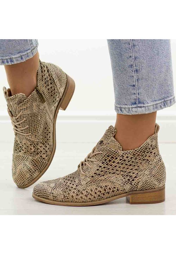 POTOCKI - Złote wąż ażurowe botki damskie Potocki 12091. Okazja: na spacer. Kolor: złoty. Szerokość cholewki: normalna. Wzór: ażurowy. Materiał: skóra. Sezon: wiosna, jesień, lato. Obcas: na obcasie. Styl: klasyczny. Wysokość obcasa: niski