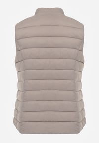Born2be - Beżowa Pikowana Kamizelka Przejściowa ze Stójką Edanwen. Typ kołnierza: kołnierzyk stójkowy. Kolekcja: plus size. Kolor: beżowy. Materiał: jeans, nylon. Styl: klasyczny #5