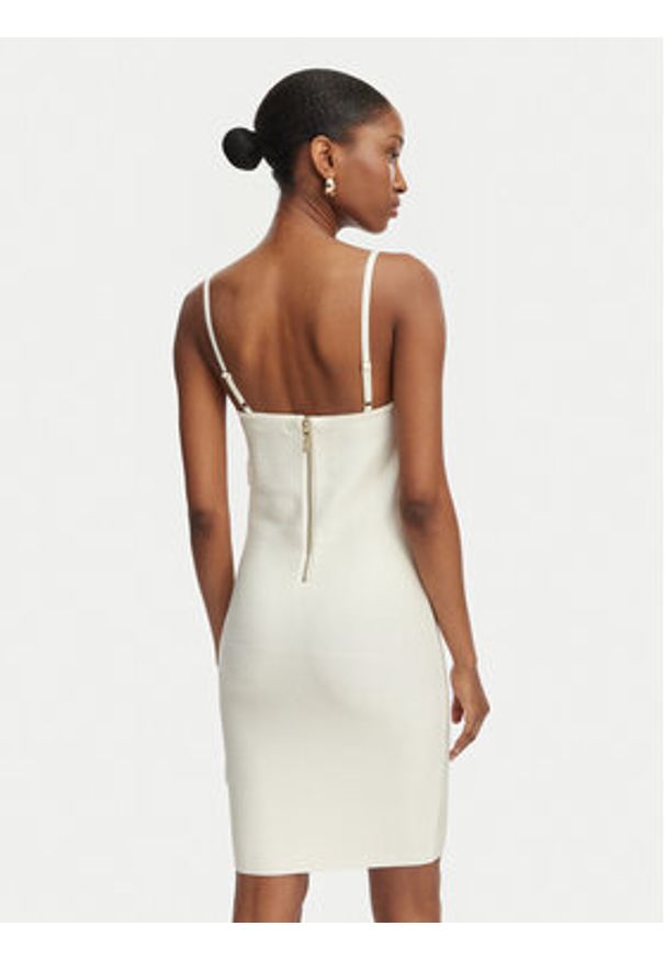 Guess Sukienka codzienna 181217 Biały Classic Fit. Okazja: na co dzień. Kolor: kremowy. Materiał: wiskoza. Typ sukienki: proste. Styl: casual