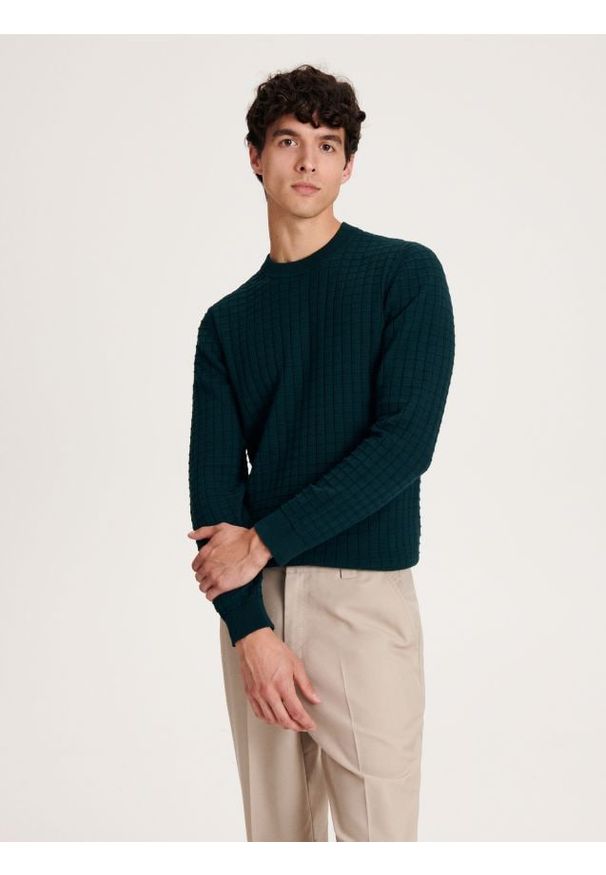 Reserved - Sweter z waflowym splotem - zielony. Kolor: zielony. Materiał: bawełna, dzianina. Wzór: ze splotem