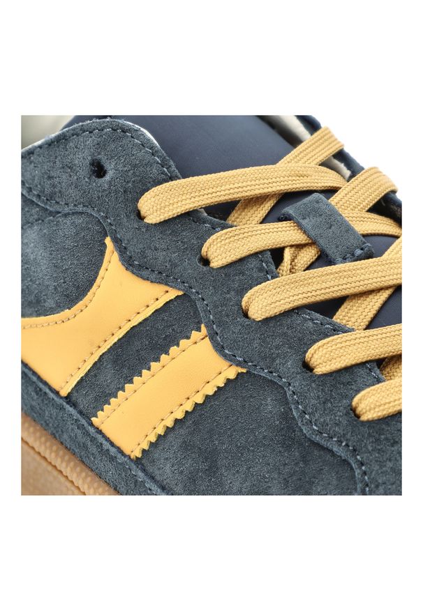 Sneakersy męskie Filippo, cholewka ze skóry naturalnej zamszowej z perforacją i wstawkami ze skóry licowej wiązanie z przodu zabudowany przód na grub. Kolor: niebieski. Materiał: skóra, zamsz. Szerokość cholewki: normalna