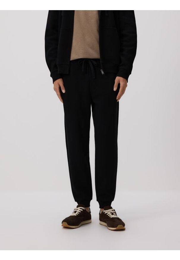 Reserved - Dresowe spodnie jogger z bawełną - czarny. Kolor: czarny. Materiał: bawełna, dresówka