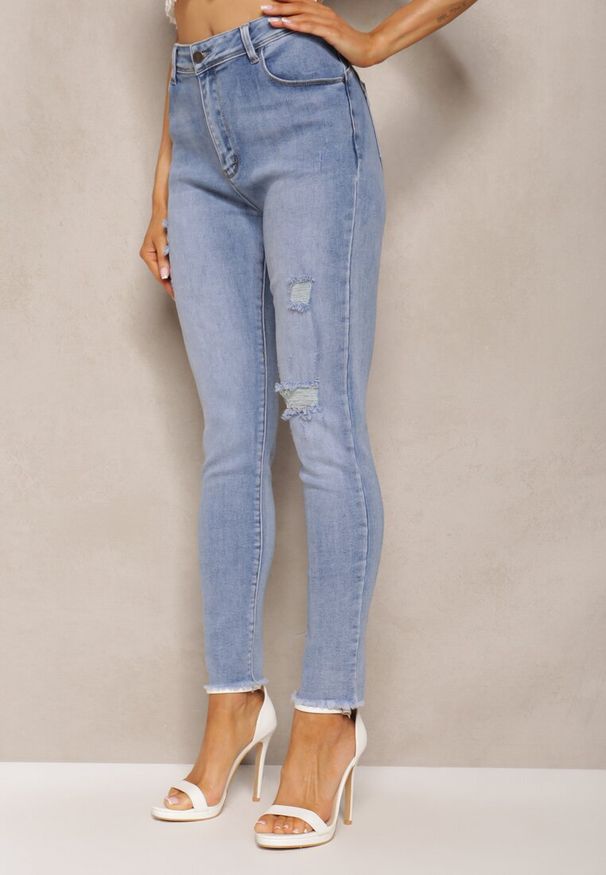 Renee - Niebieskie Jeansy z Regularnym Stanem i Wywiniętymi Nogawkami Velazquez. Kolekcja: plus size. Kolor: niebieski. Styl: klasyczny