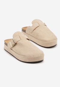 Born2be - Beżowe Klapki na Grubej Podeszwie w Stylu Chodaków z Klamrą Lilarose. Okazja: na co dzień. Kolor: beżowy. Styl: casual #3