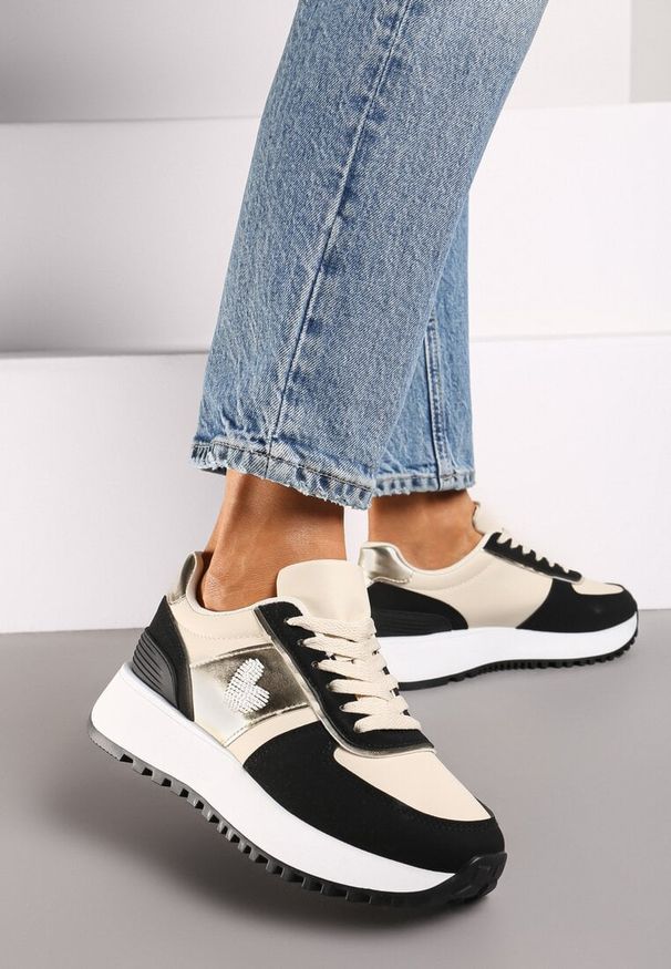 Born2be - Czarne Sneakersy na Piankowej Platformie z Serduszkiem Timava. Okazja: na co dzień. Kolor: czarny. Materiał: jeans. Obcas: na platformie