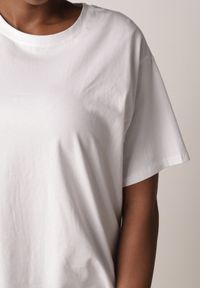 Born2be - Biały T-shirt z Bawełny Typu Oversize Nedika. Okazja: na co dzień. Kolor: biały. Materiał: bawełna. Styl: casual, klasyczny #2