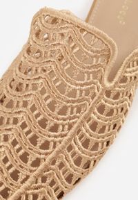 Born2be - Ciemnobeżowe Klapki Mule z Ażurową Cholewką Szydełkową Civeza. Okazja: na co dzień. Kolor: brązowy. Materiał: jeans, len. Wzór: ażurowy. Sezon: lato. Styl: casual #9