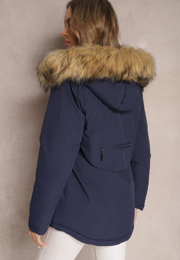 Renee - Granatowa Kurtka Parka z Odpinanym Kapturem i Futerkiem Veazee. Okazja: na co dzień. Kolor: niebieski. Materiał: futro. Sezon: zima. Styl: klasyczny, casual, elegancki